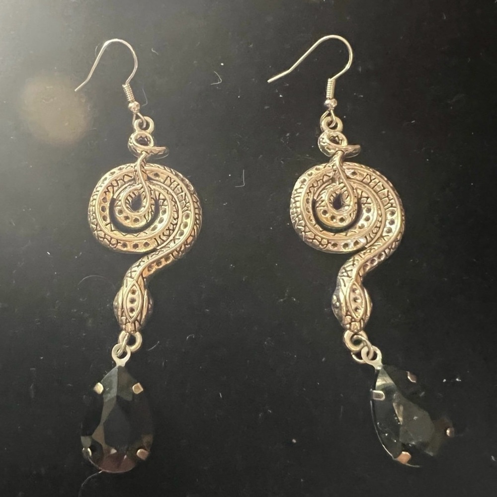 Vintage Coiled Snake & Faux Onyx Dangling earrings